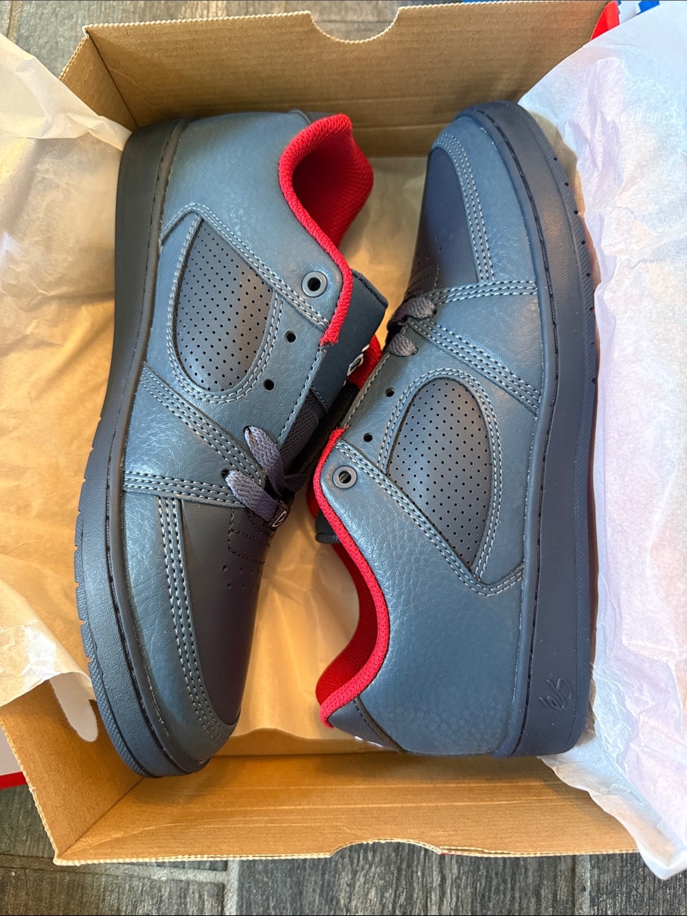 SKATER SNEAKERS - ES ACCEL SLIM LOW TOP NAVY BLUE & MARINE RED ROUGE